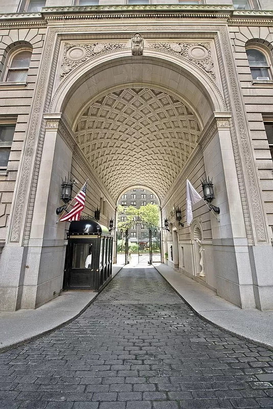 390 West End Avenue, Unit 7DS Manhattan, NY 10024 - Photo 29 of 31 a view of entryway with a front door