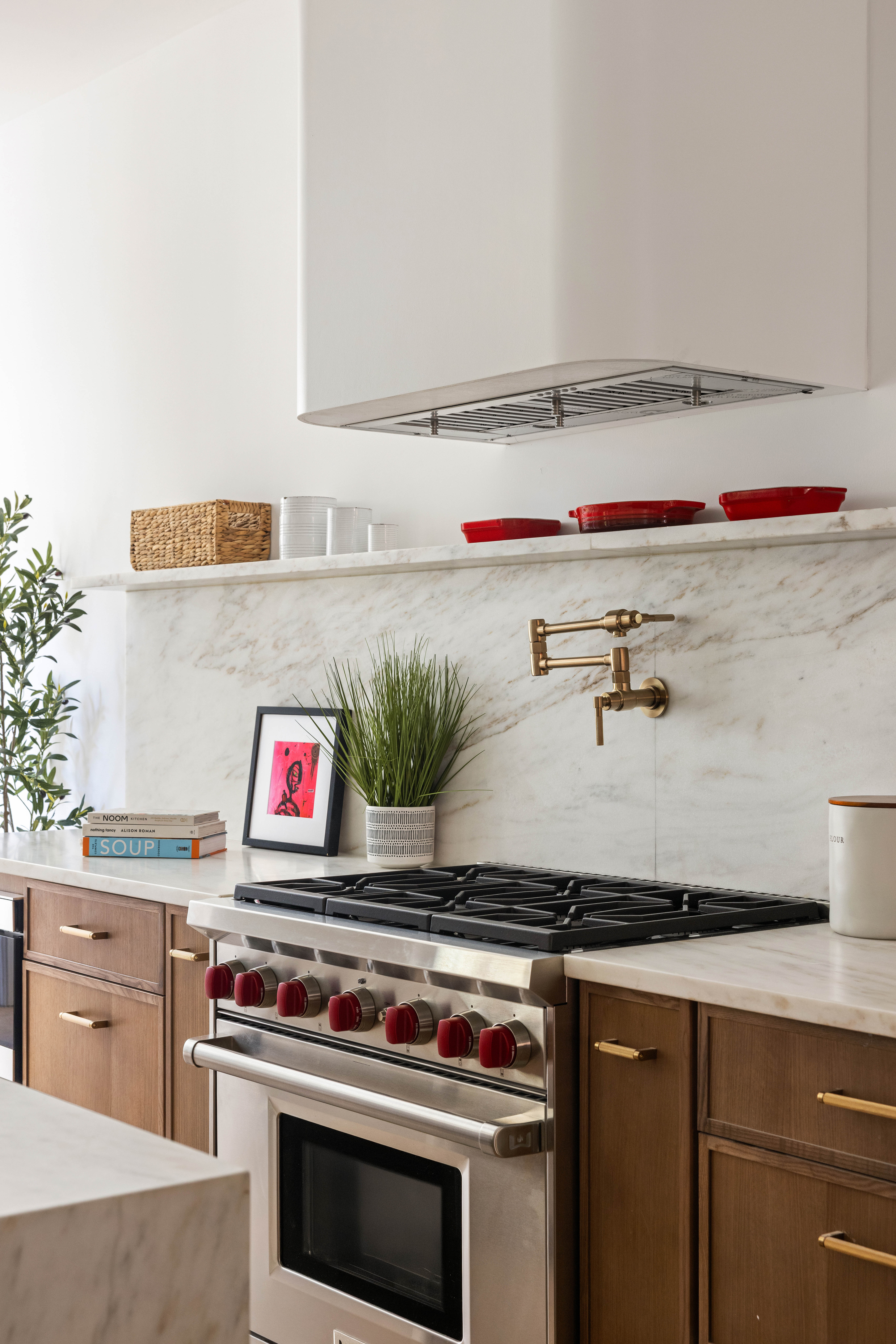 286 Dekalb Avenue Brooklyn, NY 11205 - Photo 6 of 17 a stove top oven sitting inside of a kitchen