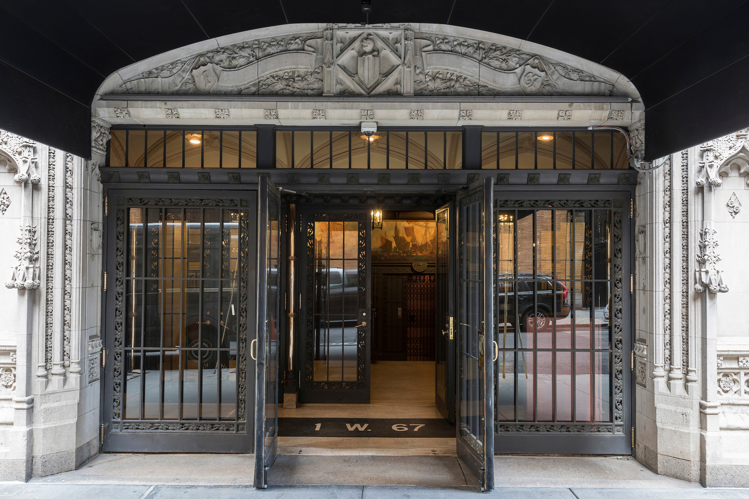 1 West 67th Street, Unit 707 Manhattan, NY 10023 - Photo 19 of 21 a view of a entryway of the house