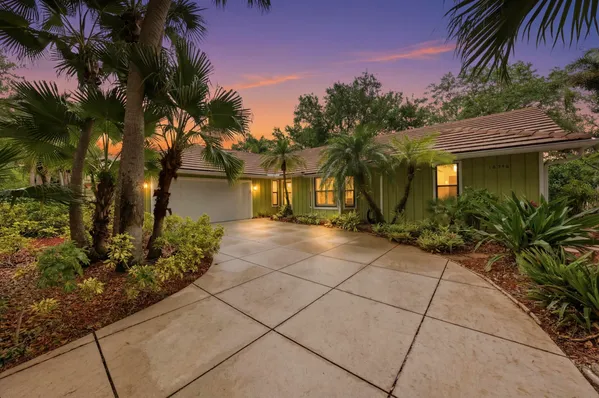 $759,000 | 18546 Lake Bend Drive, Jupiter, FL 33458