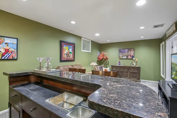 $599,000 | 12 Louisburg Square, Verona, NJ 07044