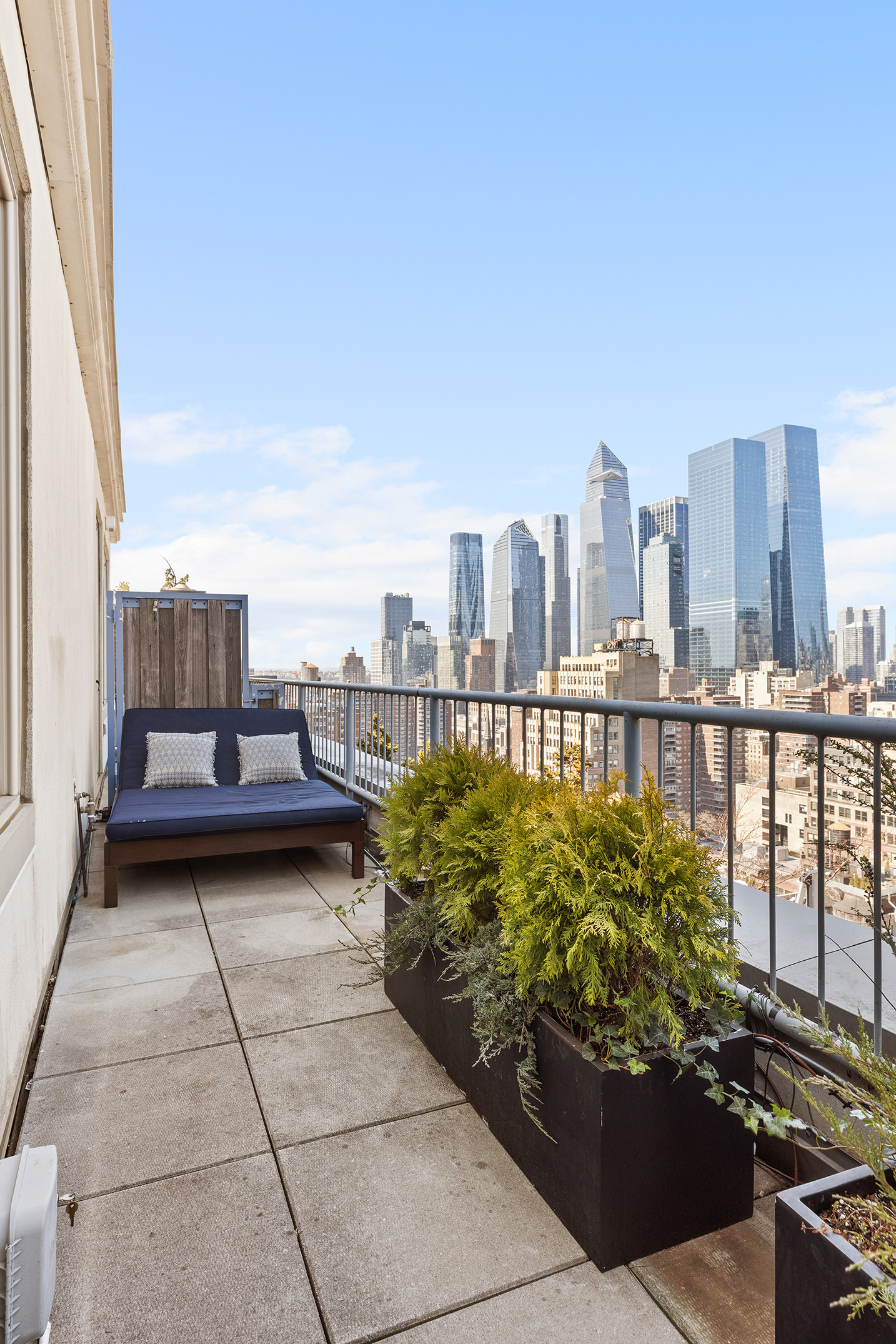 252 7th Avenue, Unit PHG Manhattan, NY 10001 - Photo 16 of 27 a view of balcony with seating space