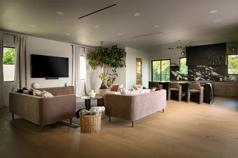 $3,185,000 | 15719 Hartsook Street, Encino, CA 91436