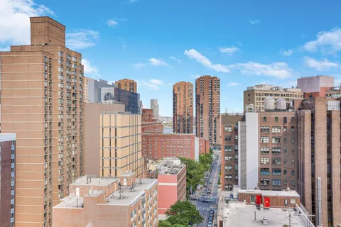 $675,000 | 305 East 24th Street, Unit 18F | Kips Bay