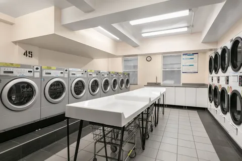 $725,000 | 333 East 43rd Street, Unit 705 | Midtown East