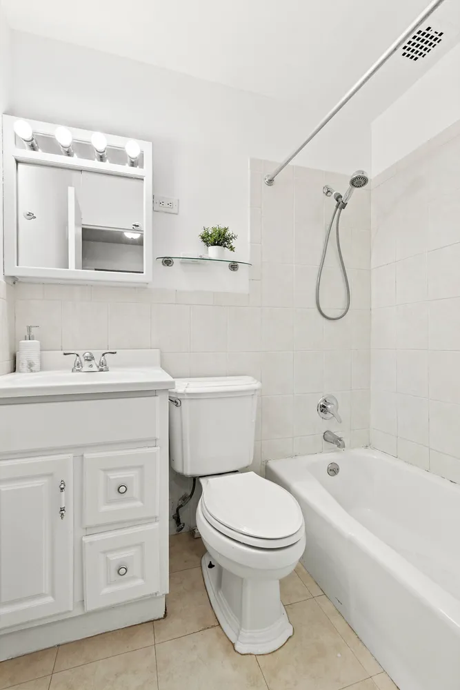 $2,900 | 215 East 24th Street, Unit 412A | Kips Bay