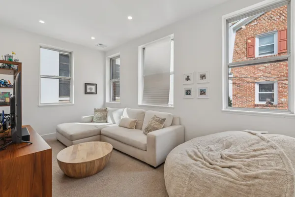 $3,750,000 | 207 South 24th Street, Philadelphia, PA 19103