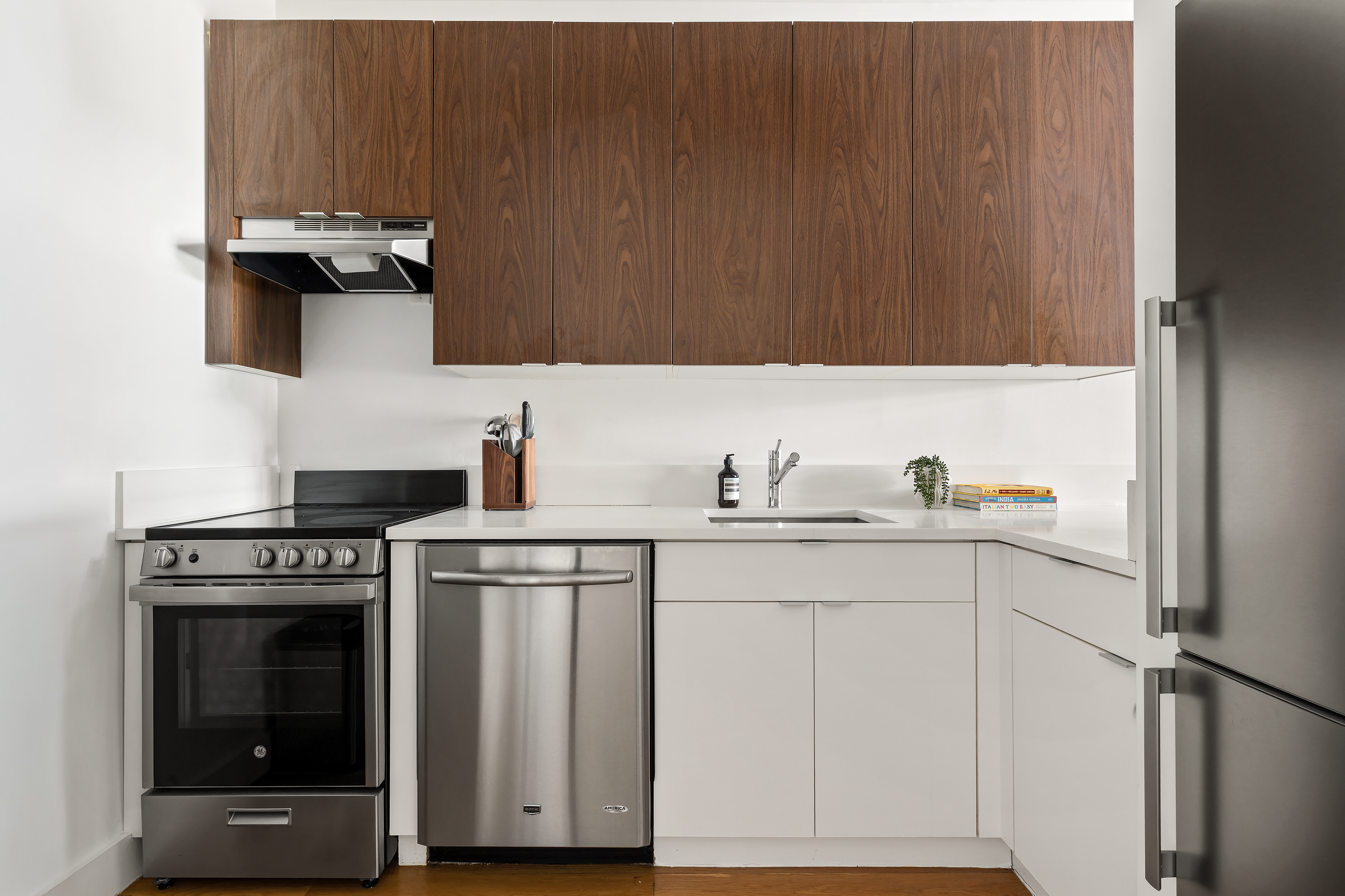 659 Bergen Street, Unit 2D Brooklyn, NY 11238 - Photo 4 of 9 a kitchen with cabinets and a stove