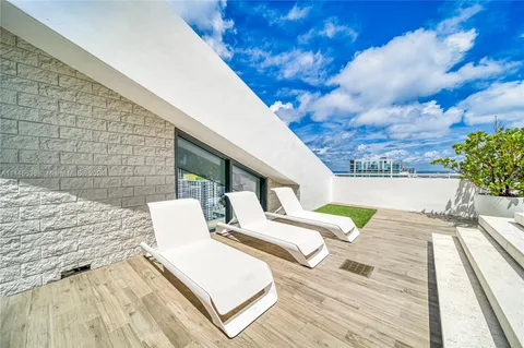 $5,799,900 | 88 Southwest 7th Street, Unit PH4303, Miami, FL 33130