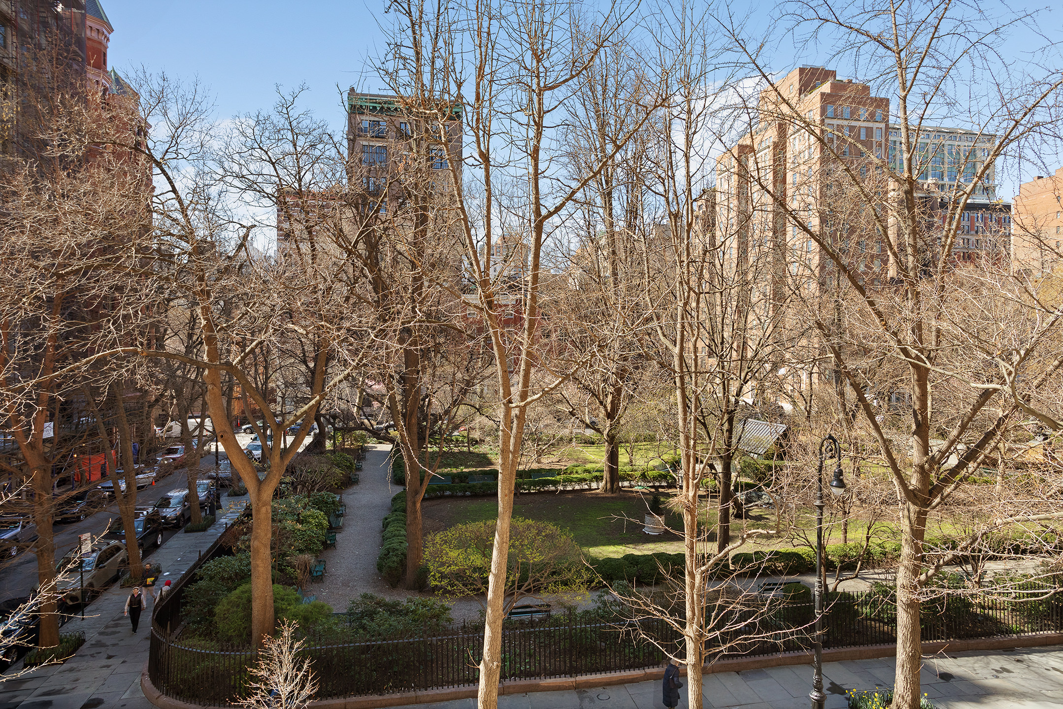 45 Gramercy Park North, Unit 4B Manhattan, NY 10010 - Photo 2 of 13 a backyard of a house with lots of trees