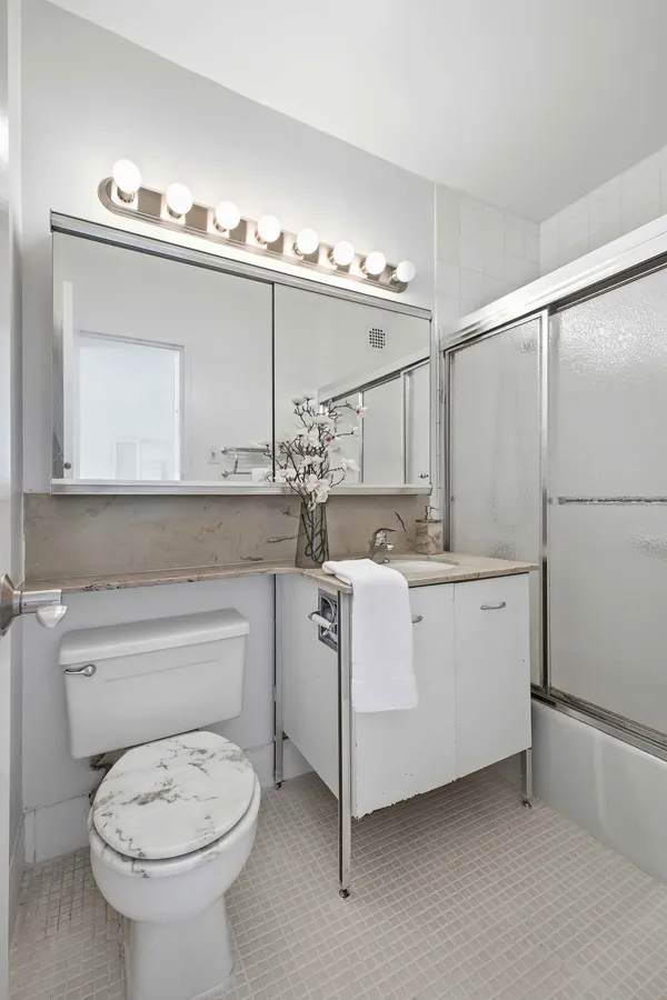 $1,350,000 | 160 East 38th Street, Unit 26FG | Murray Hill