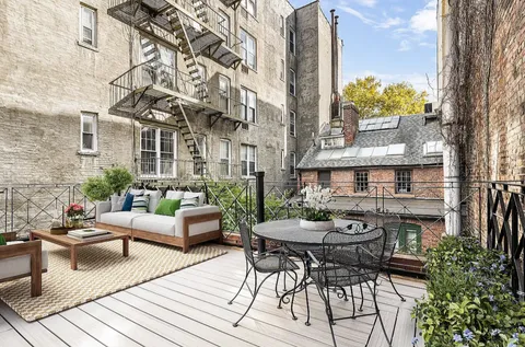 $12,000 | 61 Perry Street, Unit CARRIAGEHOUSE | West Village