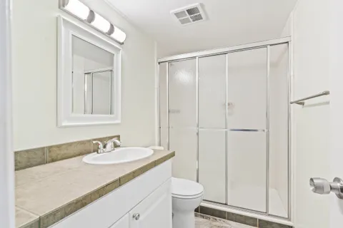 $325,000 | 275 Date Palm Road, Unit 403, Vero Beach, FL 32963