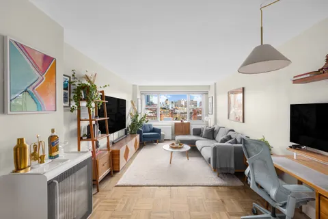 $1,100,000 | 2 Charlton Street, Unit 10F | Hudson Square