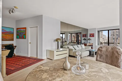 $1,695,000 | 167 East 61st Street, Unit 20E | Lenox Hill