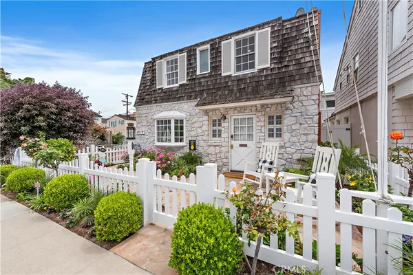 $4,350,000 | 224 Amethyst Avenue, Newport Beach, CA 92662