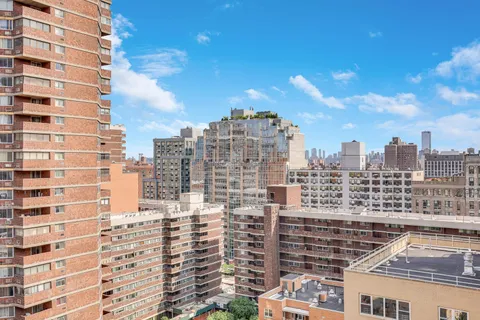 $675,000 | 305 East 24th Street, Unit 18F | Kips Bay