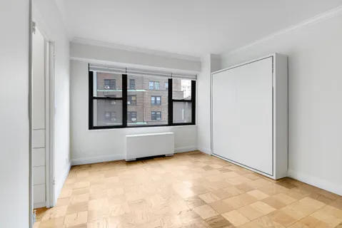 $455,000 | 305 East 40th Street, Unit 14V | Murray Hill