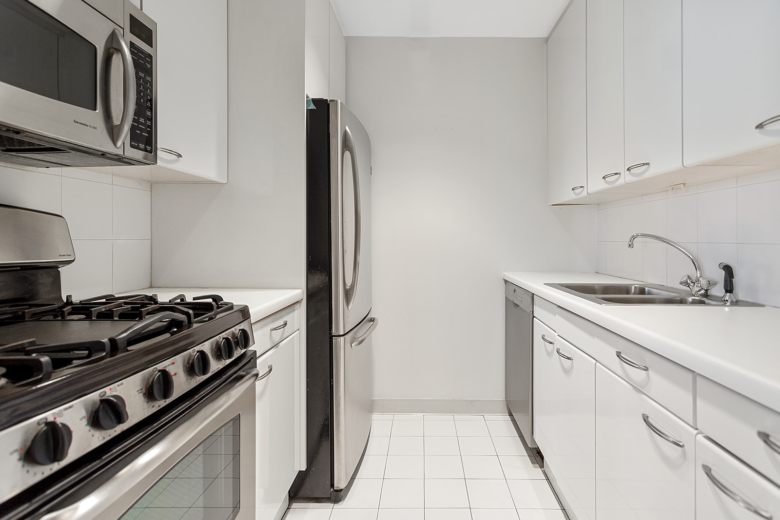 146 West 57th Street, Unit 51B Manhattan, NY 10019 - Photo 4 of 7