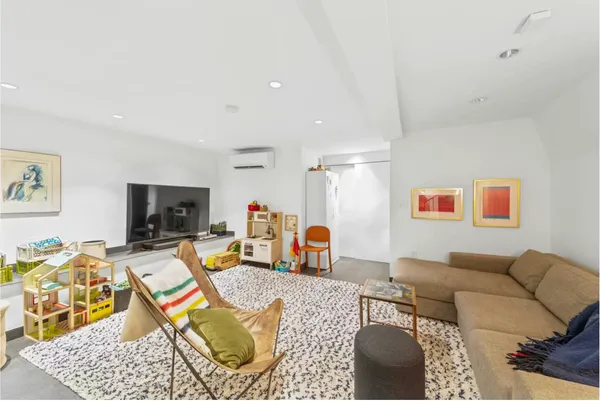 $7,000 | 304 Warren Street, Unit 1 | Cobble Hill