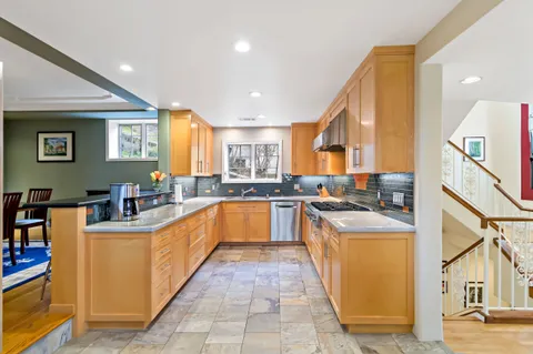 $3,000,000 | 616 Lakeview Way, Redwood City, CA 94062