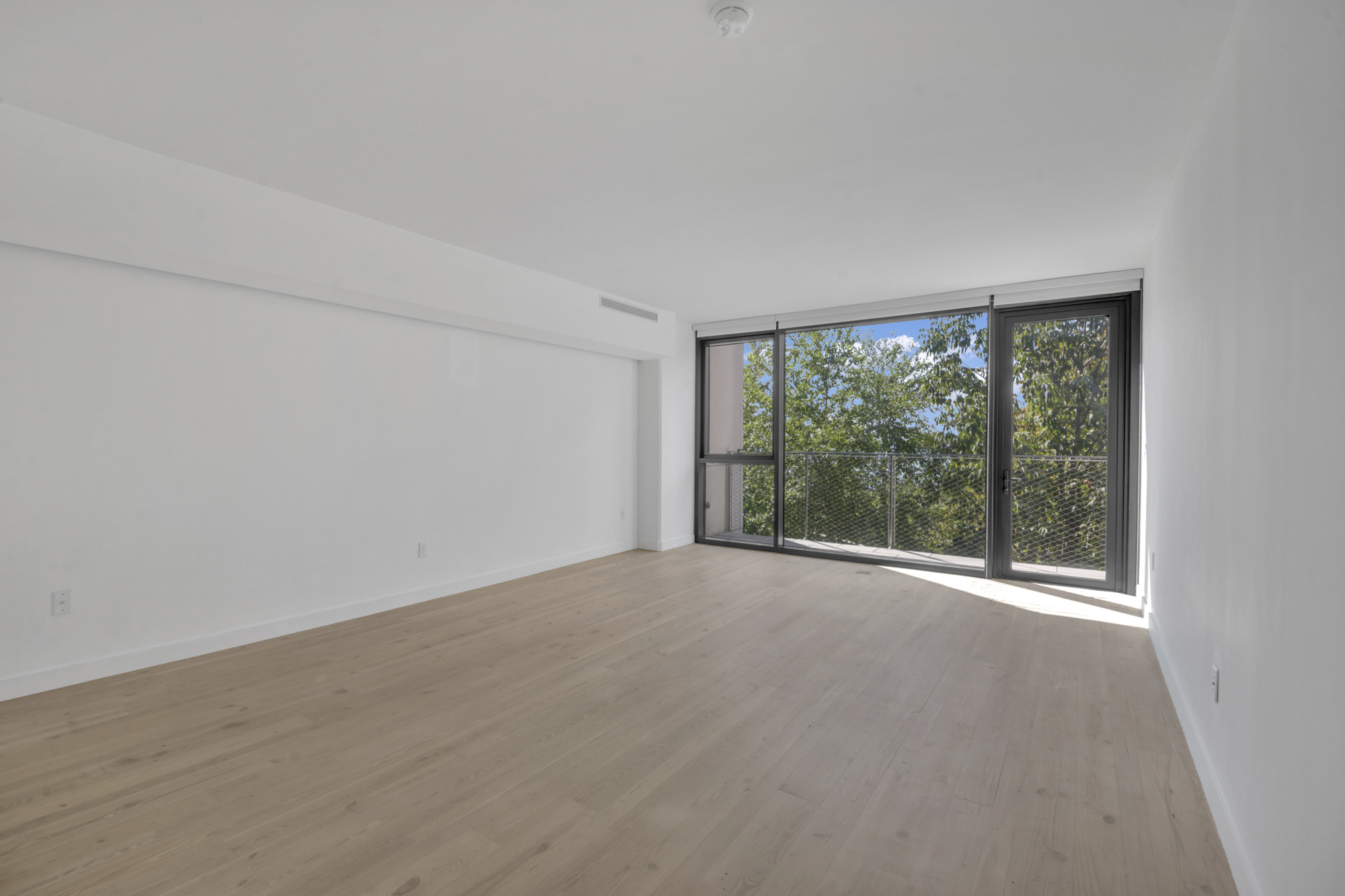 90 Furman Street, Unit N405 Brooklyn, NY 11201 - Photo 26 of 36 an empty room with large windows