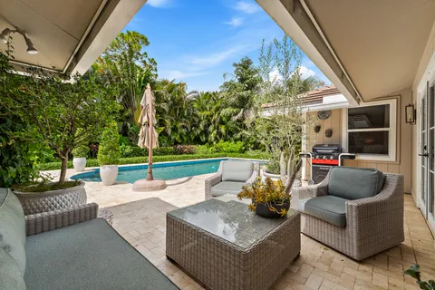 $1,200,000 | 10 Bentwood Road, Palm Beach Gardens, FL 33418