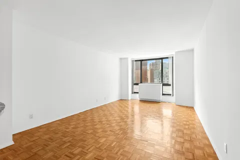 $1,050,000 | 1 Irving Place, Unit U10C | Gramercy