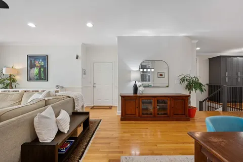 $875,000 | 3806 North Damen Avenue, Unit 1, Chicago, IL 60618