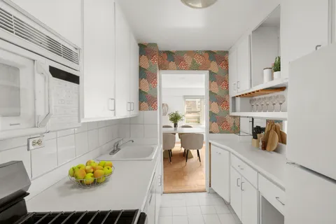 $699,000 | 333 East 66th Street, Unit 14K | Lenox Hill