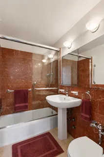 $2,750,000 | 15 West 72nd Street, Unit 25F | Upper West Side