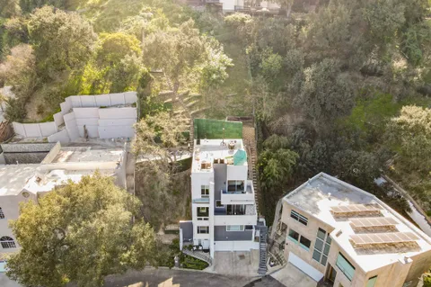 $1,399,000 | 4110 Vanetta Place, Studio City, CA 91604