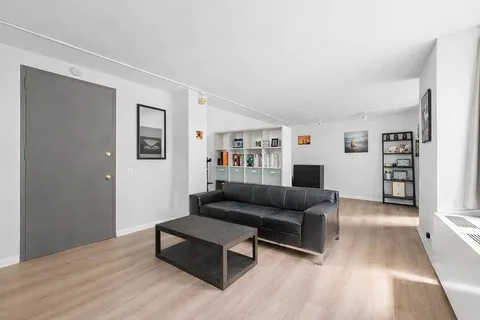 $5,450 | 311 Greenwich Street, Unit 3J | TriBeCa