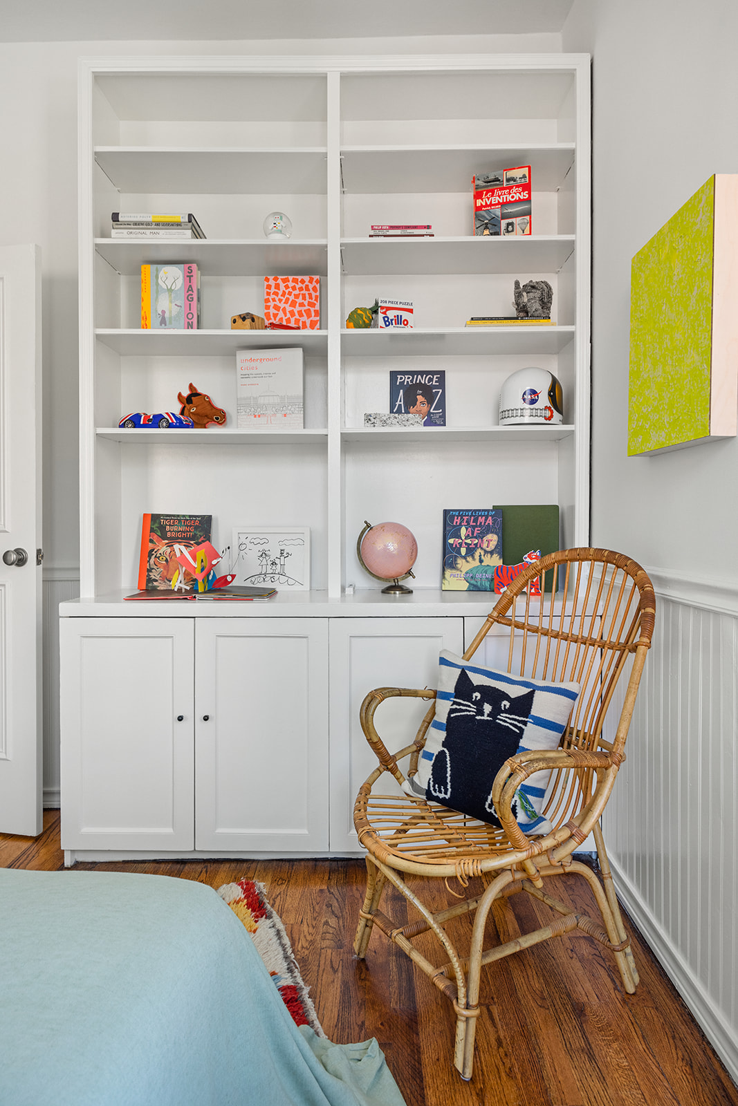 167 Clinton Street, Unit 3 Brooklyn, NY 11201 - Photo 17 of 31 a workspace with furniture and a book shelf