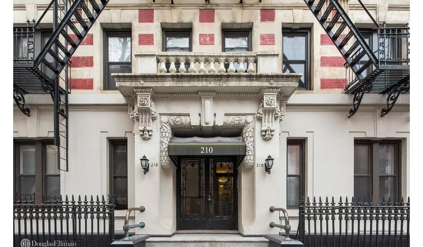 210 West 21st Street, Unit 6RE Manhattan, NY 10011 - Photo 12 of 13 a front view of a building