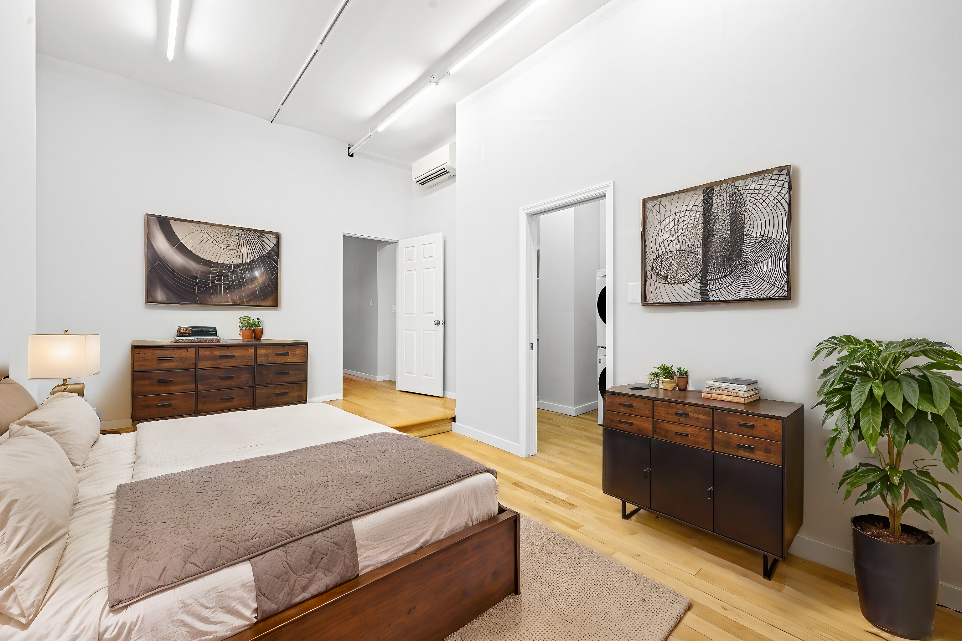 249 East Houston Street, Unit PARLOR Manhattan, NY 10002 - Photo 6 of 12 a bedroom with a bed and a desk