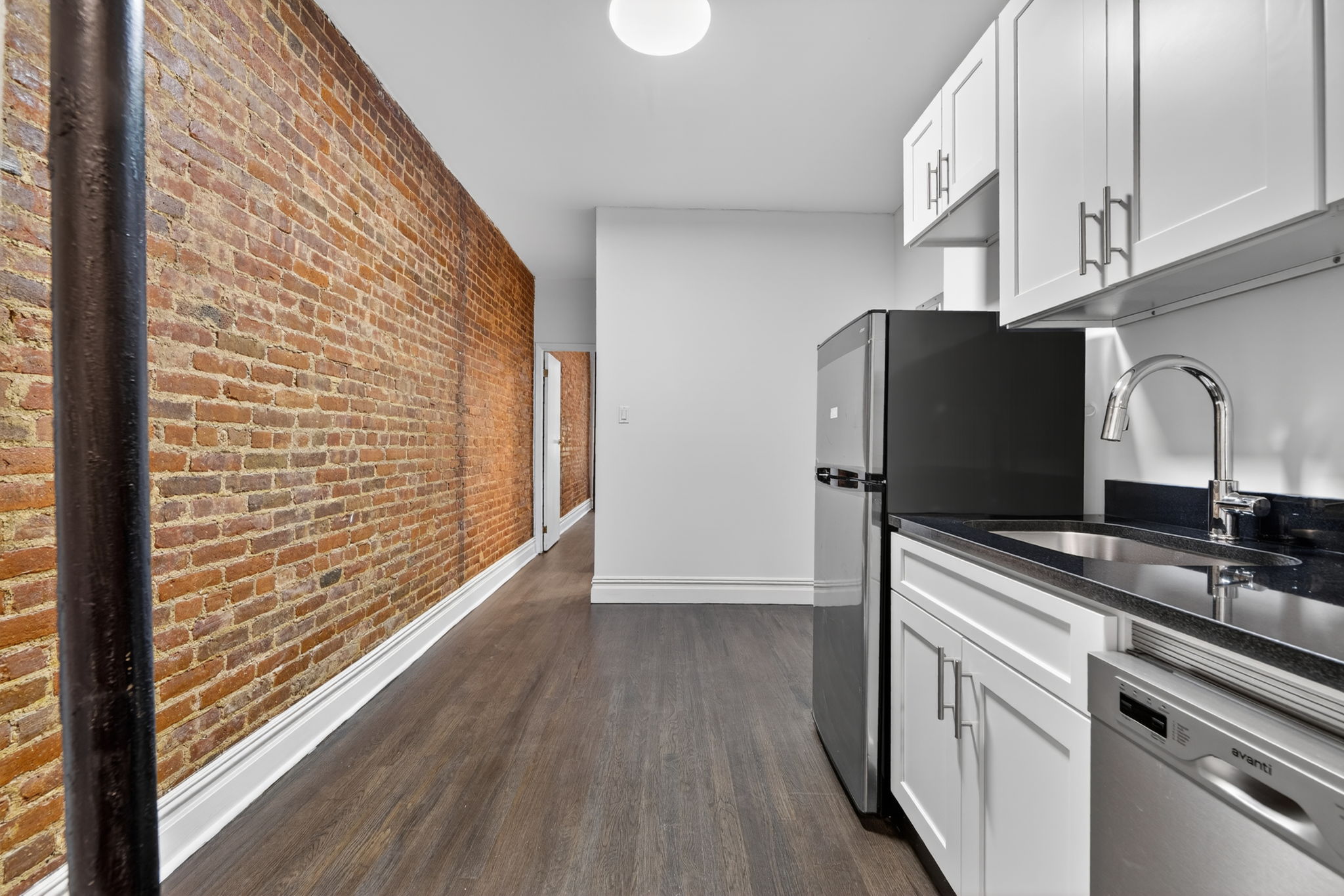 326 East 94th Street, Unit 1E Manhattan, NY 10128 - Photo 4 of 7