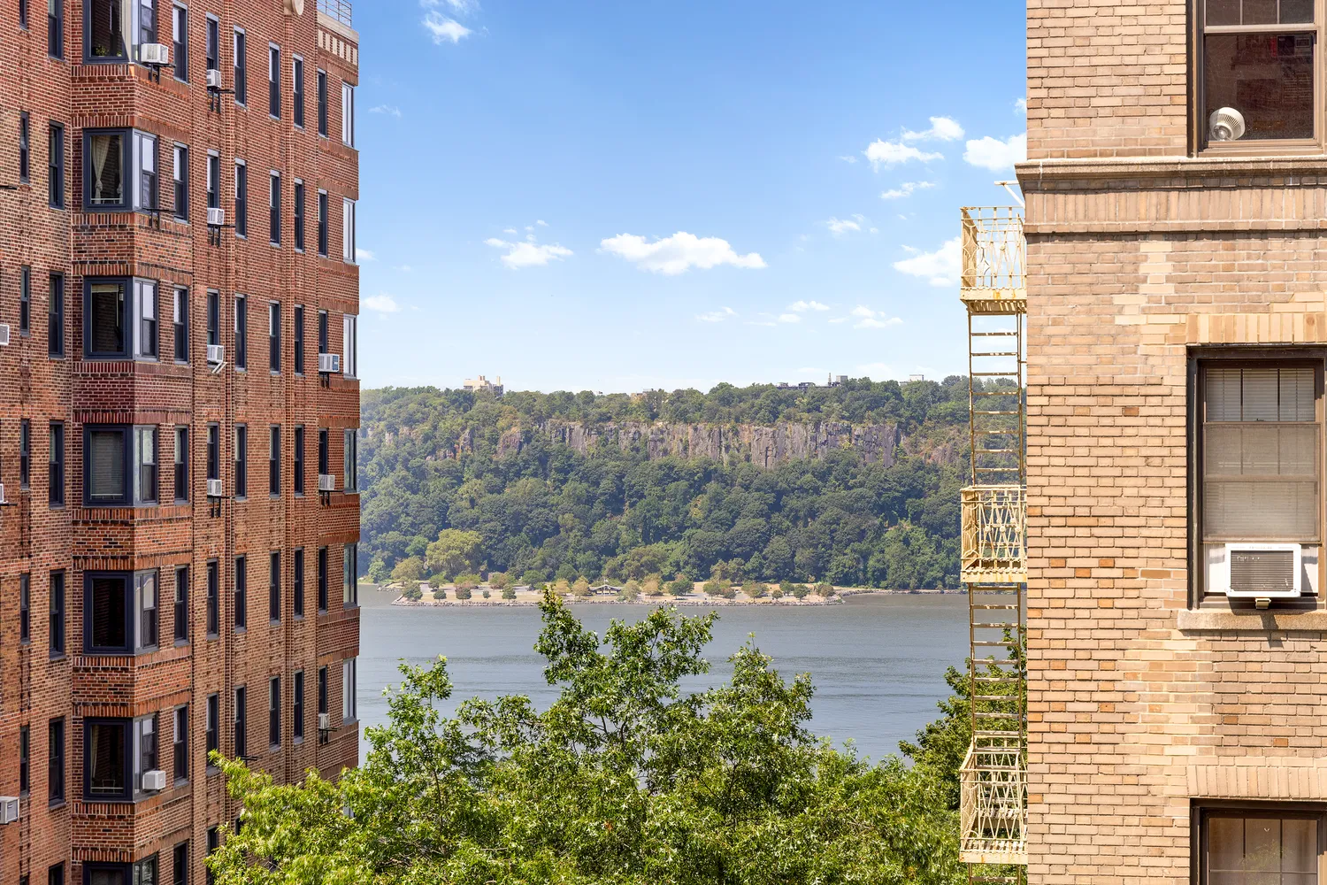 $549,000 | 255 Cabrini Boulevard, Unit 5B | Hudson Heights