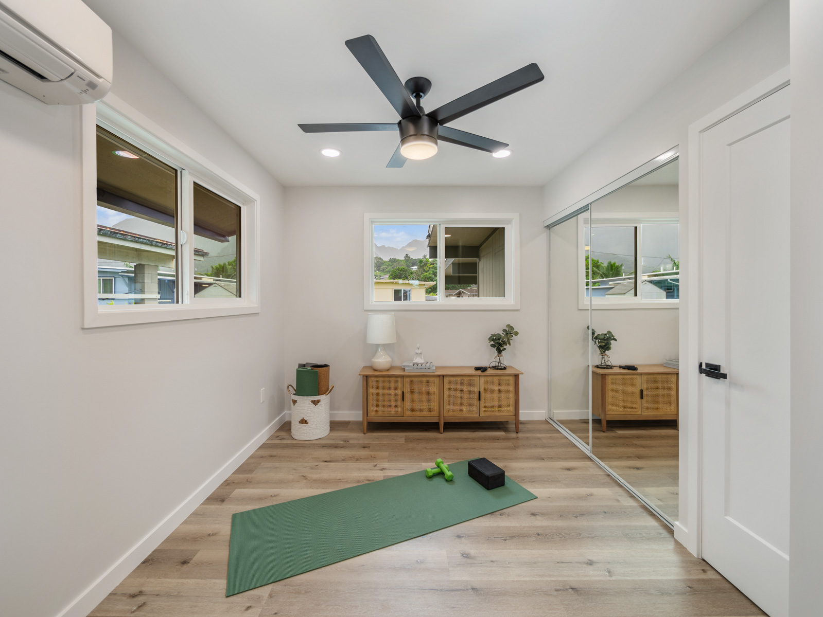 45-561 Paleka Road, Unit C Kaneohe, HI 96744 - Photo 22 of 27 a living room with a bed furniture and a window