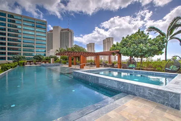 $3,495,000 | 1555 Kapiolani Boulevard, Unit 2002, Honolulu, HI 96814
