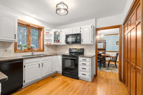 $1,395,000 | 28 Sunnyrock Drive, Walpole, MA 02081