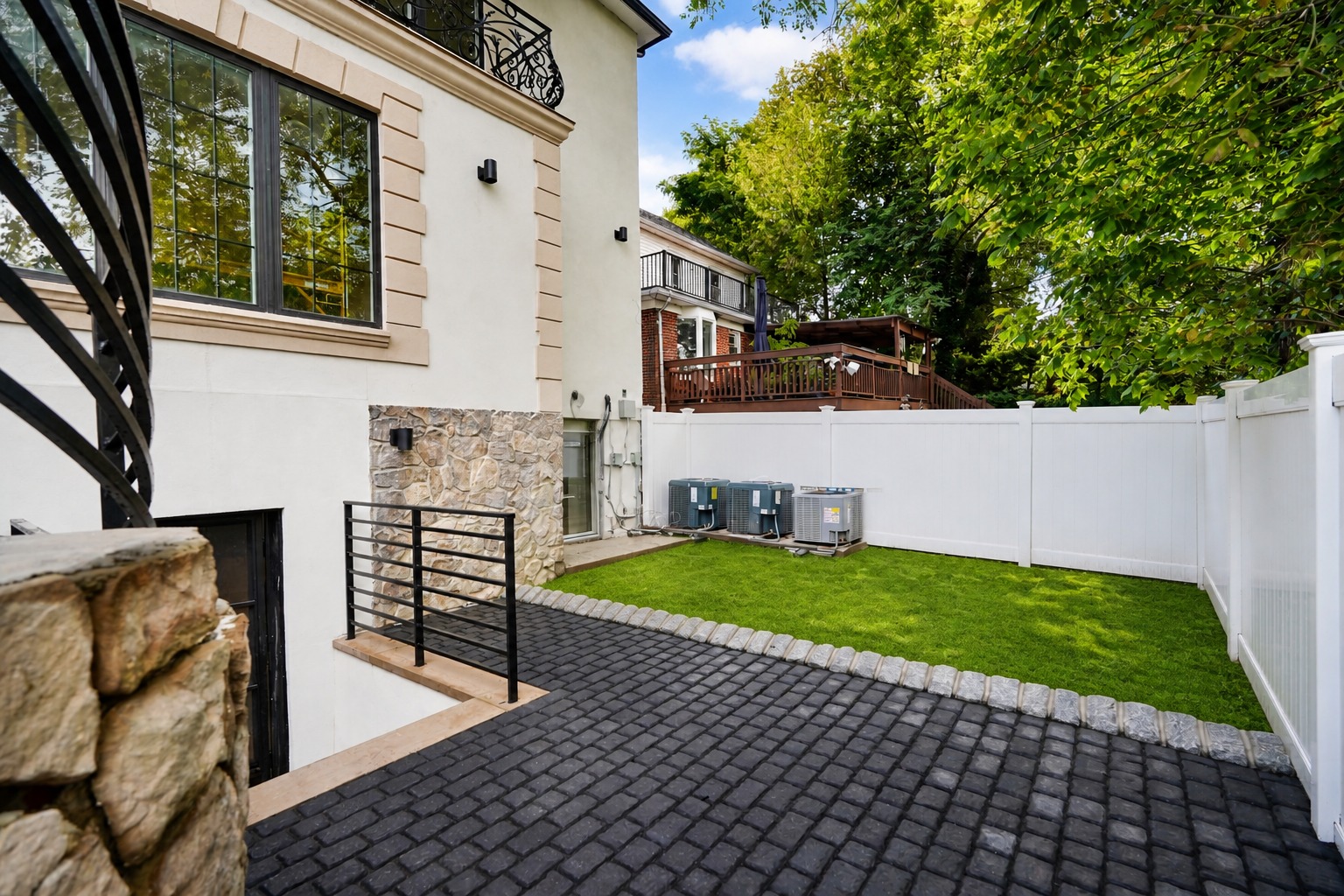 1233 Todt Hill Road Staten Island, NY 10304 - Photo 23 of 30 Gallery Image 23