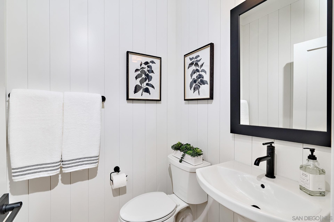 561 North Vulcan Avenue Encinitas, CA 92024 - Photo 8 of 35