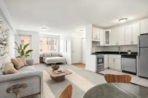 $615,000 | 170 West 23rd Street, Unit 5R | Chelsea
