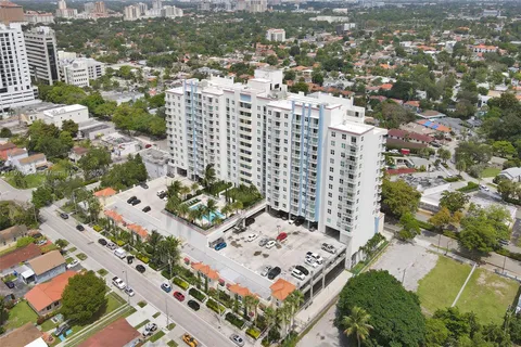 $460,000 | 3000 Coral Way, Unit 412, Miami, FL 33145