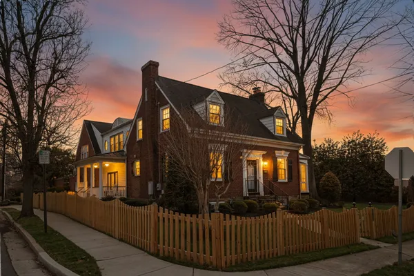 $2,295,000 | 600 Upland Place, Alexandria, VA 22301