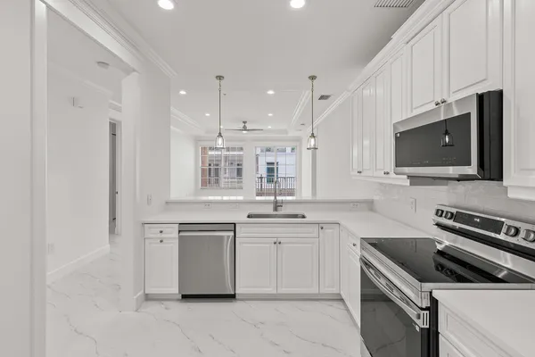 $4,000 | 47 Southwest Osceola Street, Unit UN206, Stuart, FL 34994