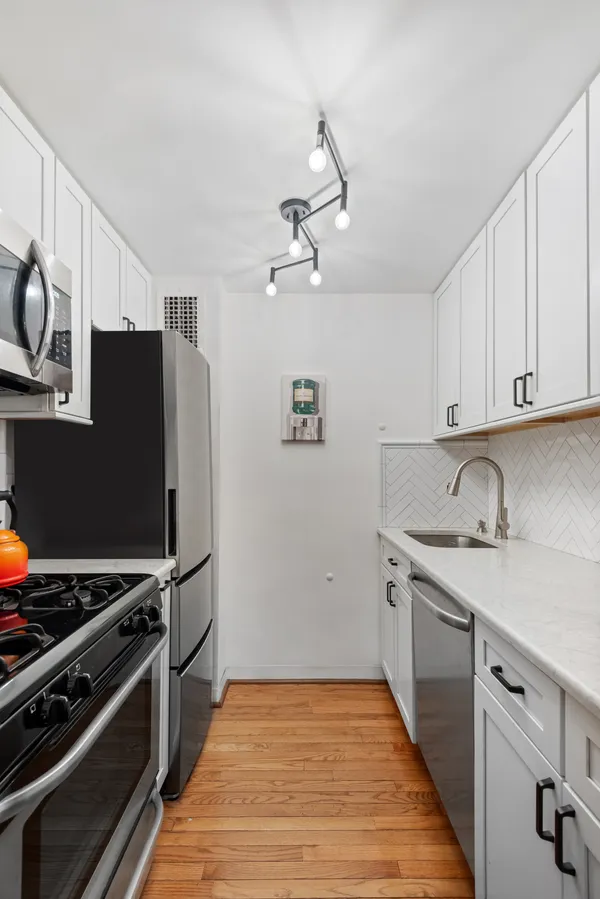 $599,000 | 130 East 18th Street, Unit 8R | Gramercy