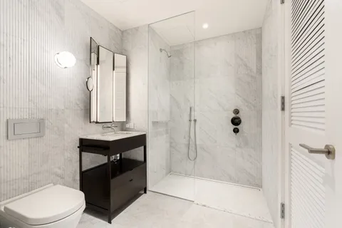 $998,500 | 135 East 47th Street, Unit 3B | Midtown East
