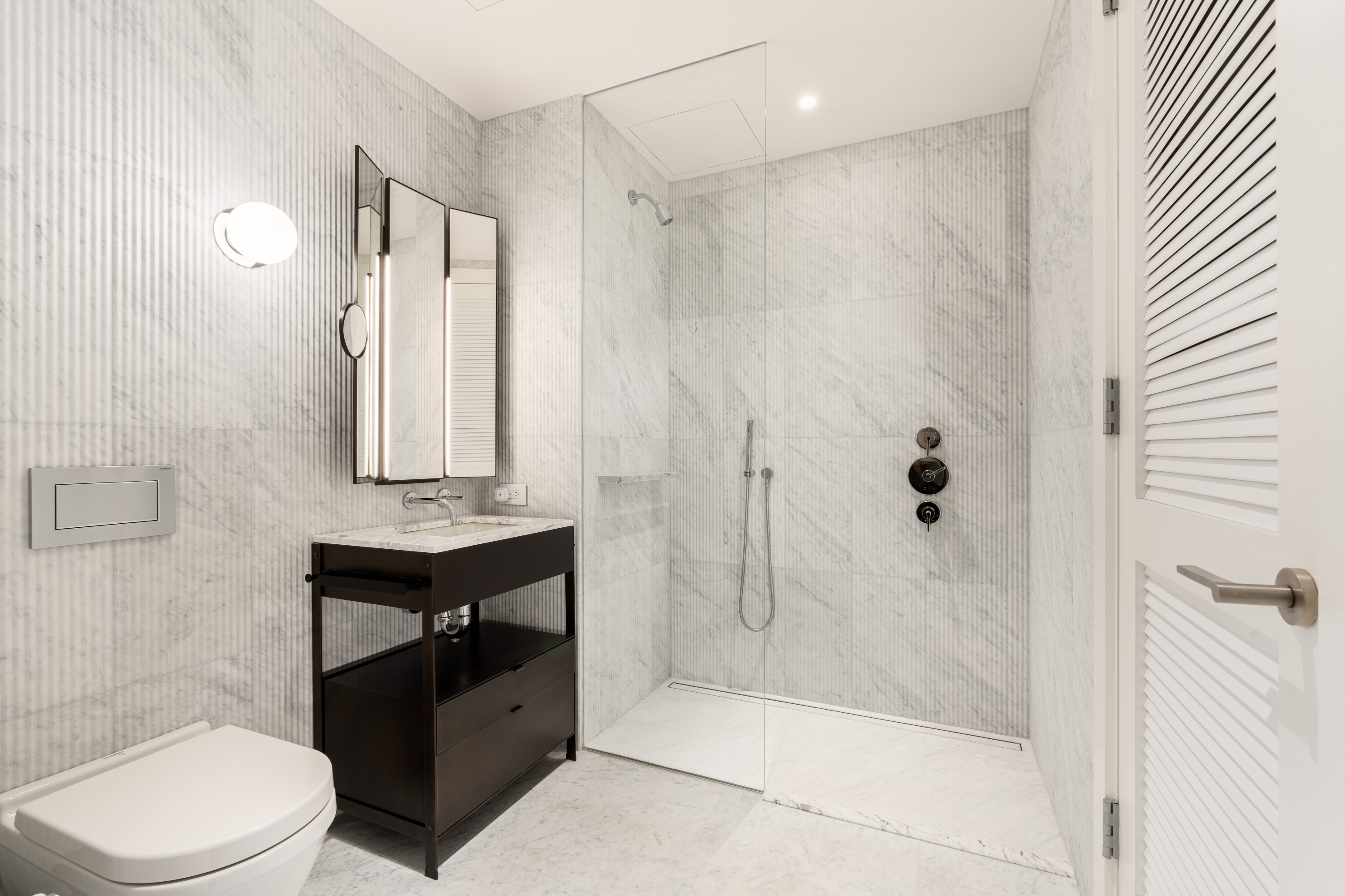 135 East 47th Street, Unit 3B Manhattan, NY 10017 - Photo 3 of 24